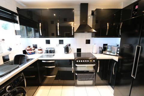 3 bedroom semi-detached house for sale - Orchis Grove, Badgers Dene, Grays