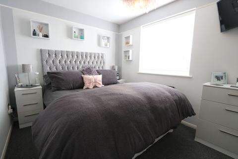 3 bedroom semi-detached house for sale - Orchis Grove, Badgers Dene, Grays