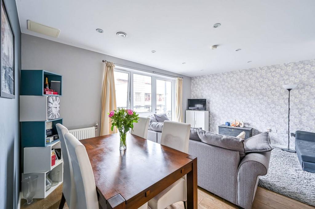 Greenwich High Road, Greenwich, SE10 1 bed flat £400,000