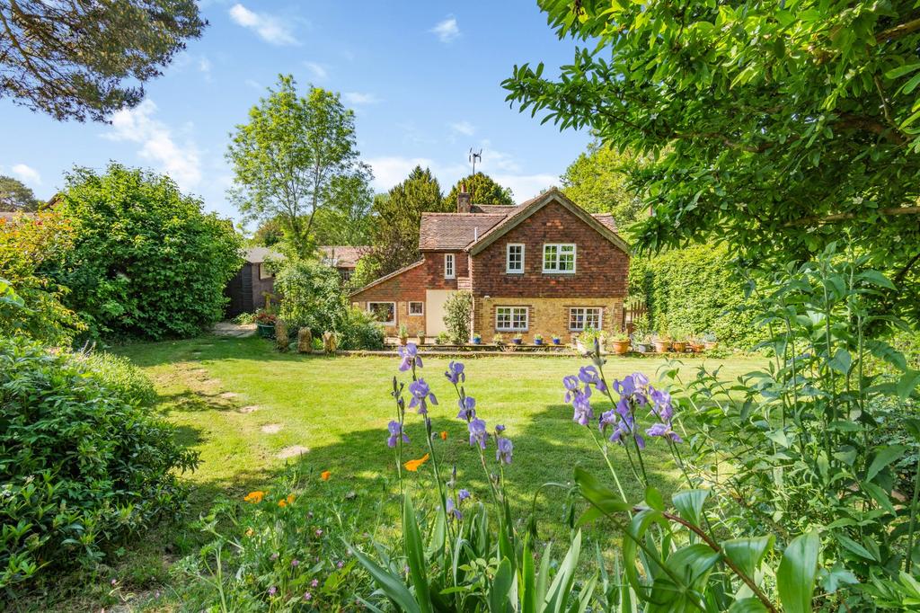 Coneyhurst Lane, Ewhurst, Cranleigh, Surrey 3 bed detached house for