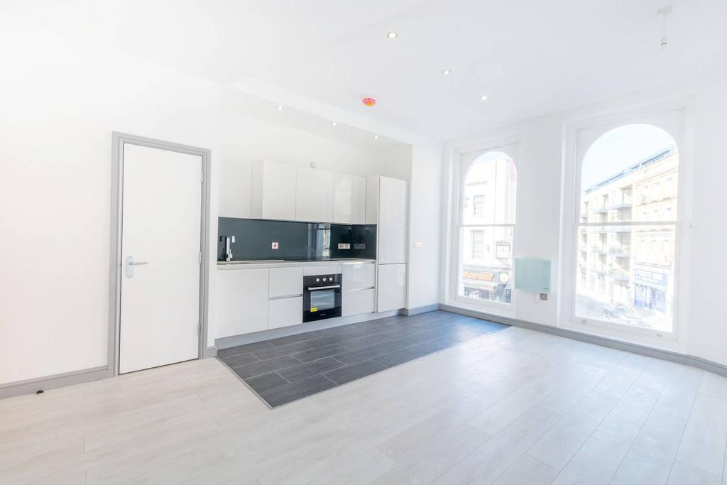 Kingsland High Street, Dalston... 2 bed flat £3,600 pcm (£831 pw)