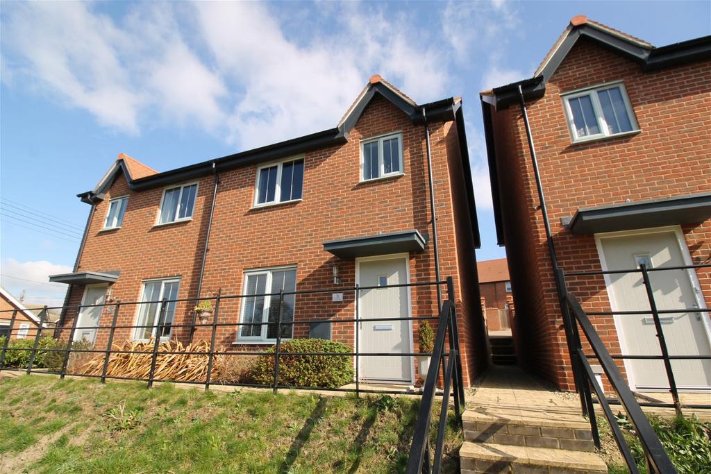 Framlingham, Suffolk 3 bed semidetached house for sale £300,000
