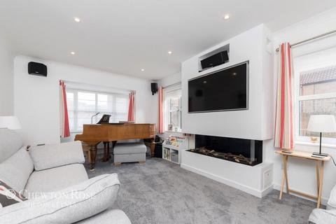8 Catesby Croft, Loughton, Milton Keynes, MK5 8FH
