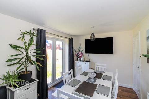 12 Almond Close, Lytham St Annes, FY8 2FD