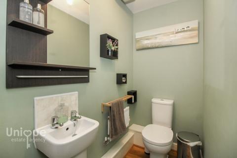 12 Almond Close, Lytham St Annes, FY8 2FD
