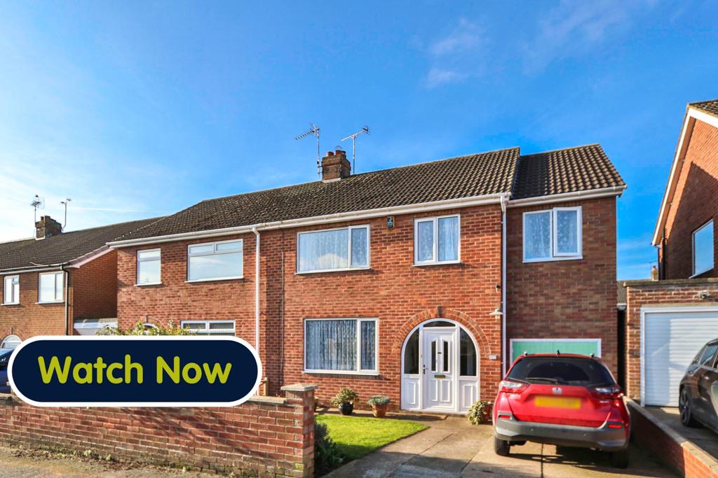 The Mount, Driffield, East Riding of... 4 bed semidetached house £