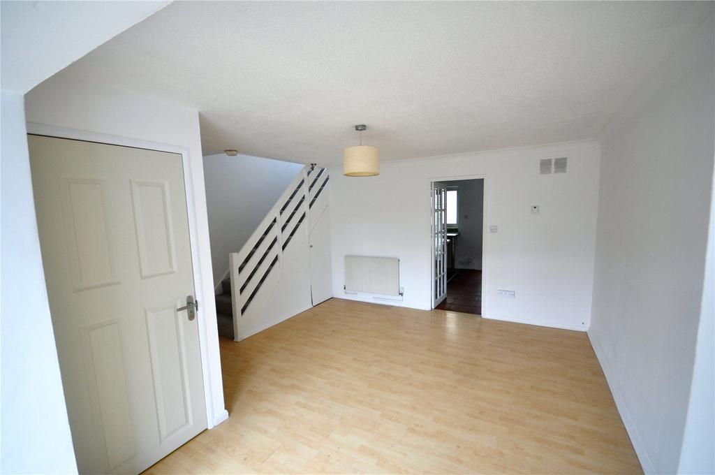 Symonds, Freshbrook, Swindon... 3 bed semidetached house £1,150 pcm