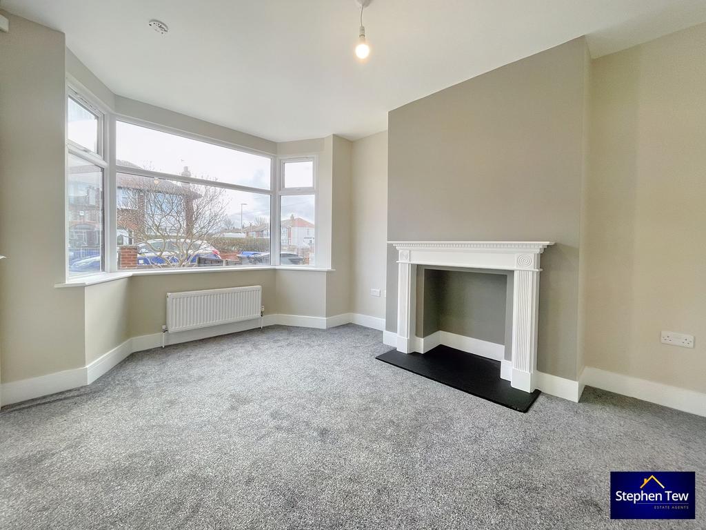 Rosedale Avenue, Blackpool, FY4 3 bed terraced house £750 pcm (£173 pw)
