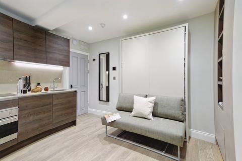 Bedsit to rent, 37 Emperors Gate, London SW7