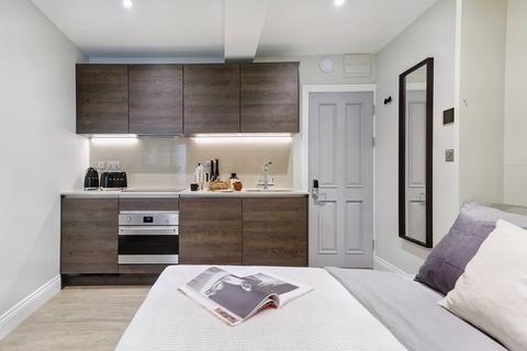 Bedsit to rent, 37 Emperors Gate, London SW7