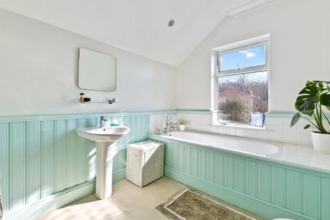 15 Beddington Grove, Wallington, SM6 8LB