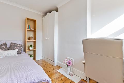 15 Beddington Grove, Wallington, SM6 8LB