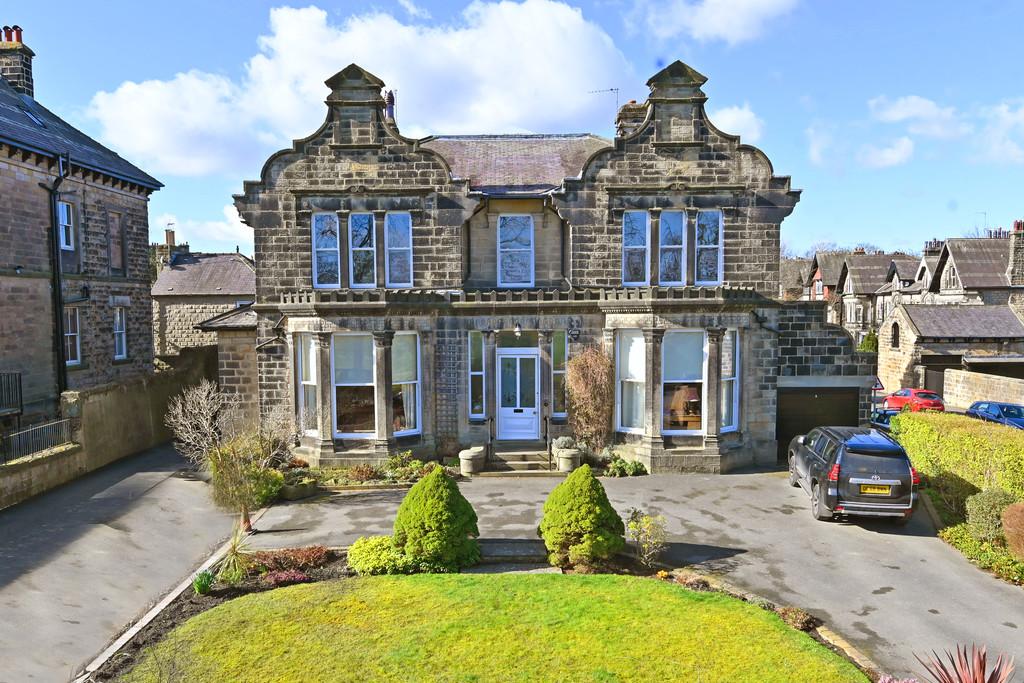 Beech Grove, Harrogate, HG2 0EX 4 bed apartment £3,500 pcm (£808 pw)