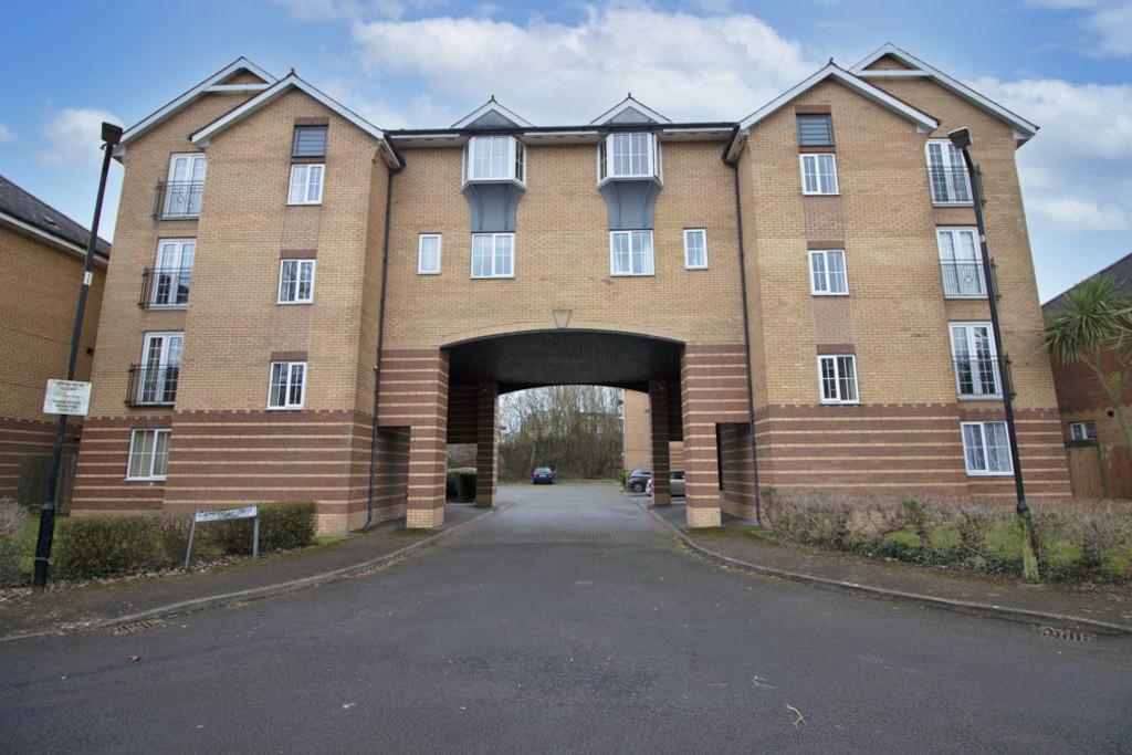 Campbell Drive, Windsor Quay, Cardiff 2 bed apartment for sale £145,000