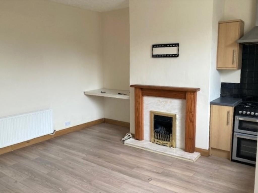 Bradford Road, Batley 2 bed terraced house £575 pcm (£133 pw)