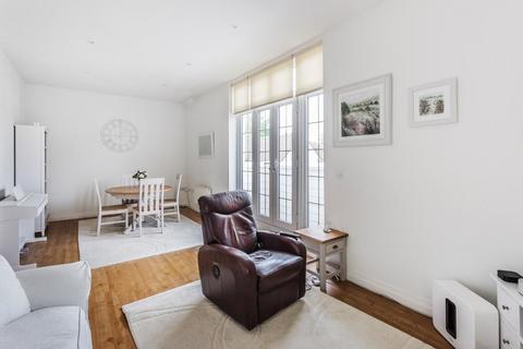 42 Hill View, Dorking, RH4 1SY