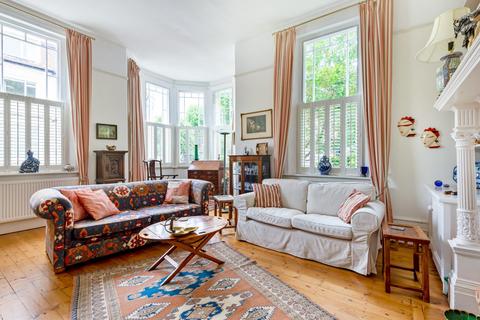 9b Hornsey Lane Gardens, London, N6 5NX
