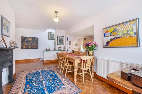9b Hornsey Lane Gardens, London, N6 5NX