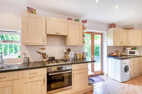 9b Hornsey Lane Gardens, London, N6 5NX