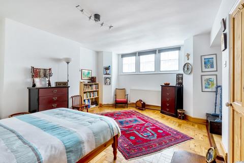9b Hornsey Lane Gardens, London, N6 5NX