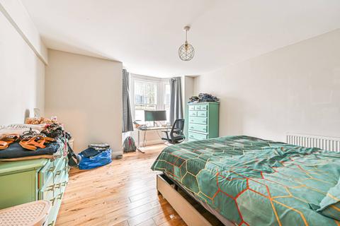 2 bedroom flat to rent - Endlesham Road, Balham, London, SW12