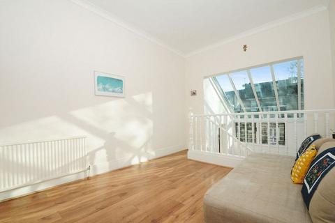 2 bedroom flat to rent, Benbow Road W6