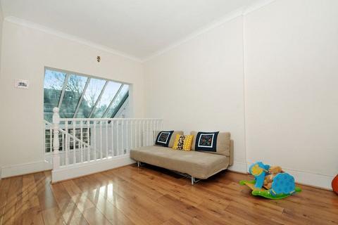 2 bedroom flat to rent, Benbow Road W6