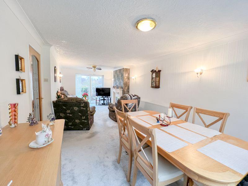 Mayland Drive, Streetly, Sutton Coldfield, B74 2DG 4 bed semidetached