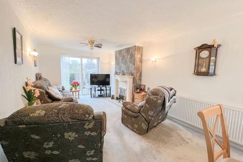 4 bedroom semi-detached house for sale - Mayland Drive, Streetly, Sutton Coldfield, B74 2DG