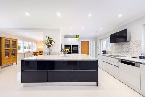 23 Greenways, Walton On The Hill, Tadworth, KT20 7QE