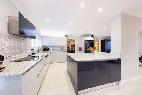 23 Greenways, Walton On The Hill, Tadworth, KT20 7QE