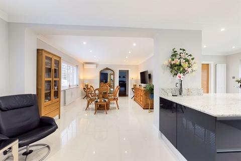 23 Greenways, Walton On The Hill, Tadworth, KT20 7QE