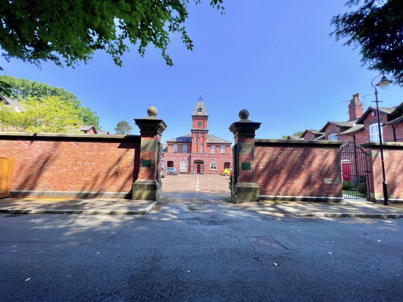 St James Court, Grange Park Drive, Biddulph, ST8 7XX 3 bed townhouse