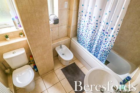 3 bedroom apartment for sale - Avon Road, Upminster, RM14