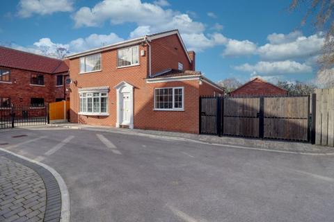 3 bedroom detached house for sale, Church Street, Crowle