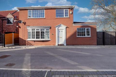 3 bedroom detached house for sale, Church Street, Crowle