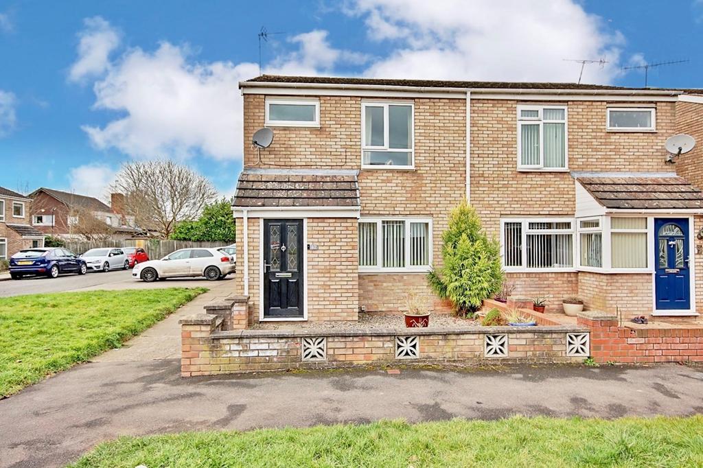 Amberley Close, Worcester, WR4 3 bed semidetached house £220,000