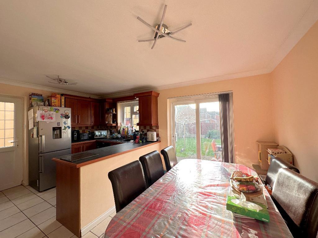 Canterbury Road, Flitwick... 3 bed detached house £385,000