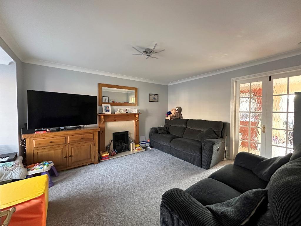 Canterbury Road, Flitwick... 3 bed detached house £385,000