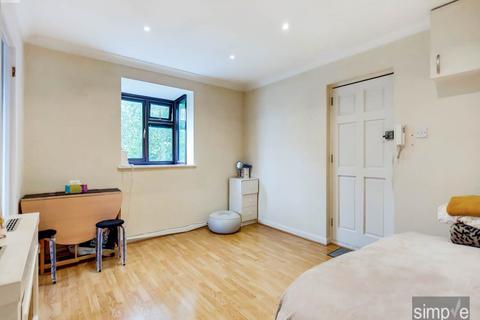 2 bedroom flat to rent - Hammet Close, Hayes, Middlesex