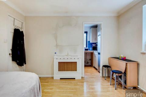 2 bedroom flat to rent - Hammet Close, Hayes, Middlesex