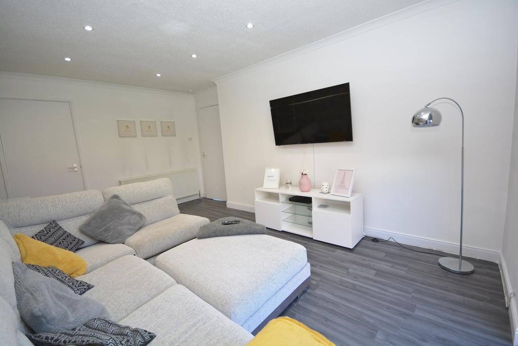 Seright Square, Crookedholm... 2 bed semidetached house £69,995