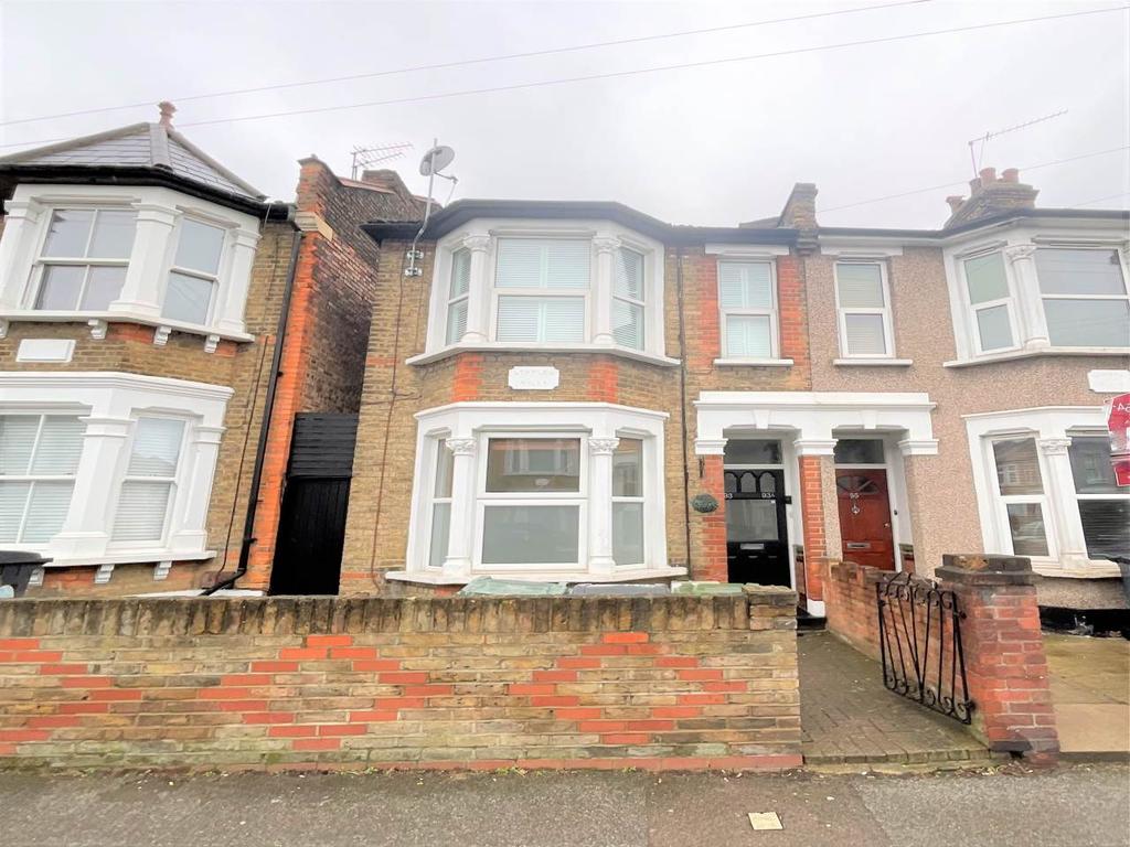 Winchester Road, Chingford, London 1 bed flat £1,300 pcm (£300 pw)