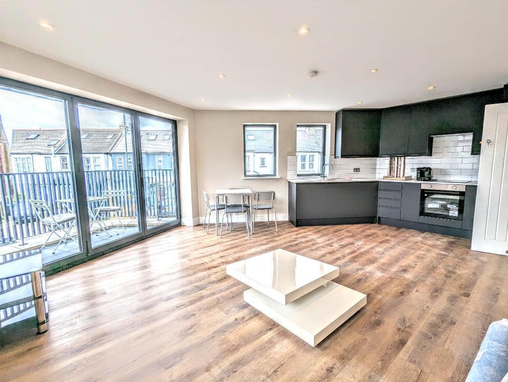 Durnsford Road, Wimbledon Park... 2 bed flat £2,500 pcm (£577 pw)