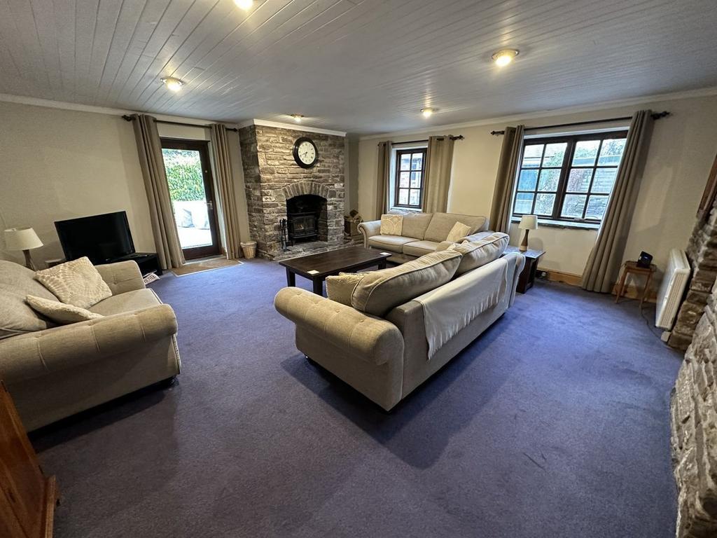 Llanfrynach, Brecon, LD3 4 bed link detached house for sale £390,000