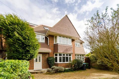 5 bedroom detached house to rent - Albion Road, Coombe, Kingston upon Thames, KT2