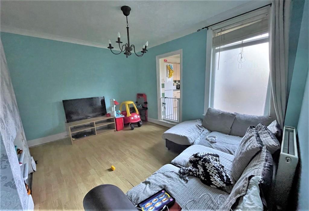 Imperial Road, Gillingham, Kent 3 bed terraced house £1,150 pcm (£265 pw)