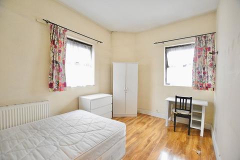 4 bedroom flat to rent, Denmark Street, Plaistow, E13