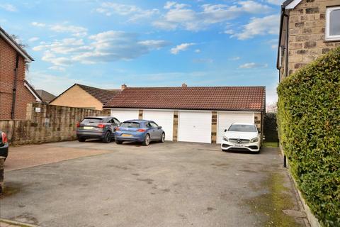 33 Beck Lane, Collingham, Wetherby, LS22 5BW