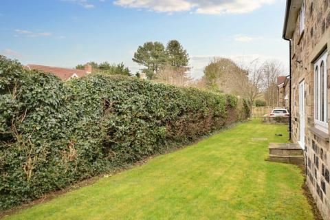 33 Beck Lane, Collingham, Wetherby, LS22 5BW